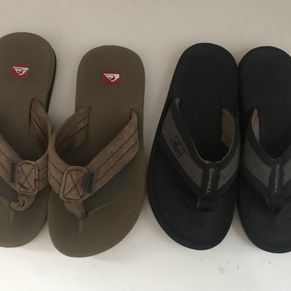 2 pairs of boys Quiksilver flip flops Size 13/1